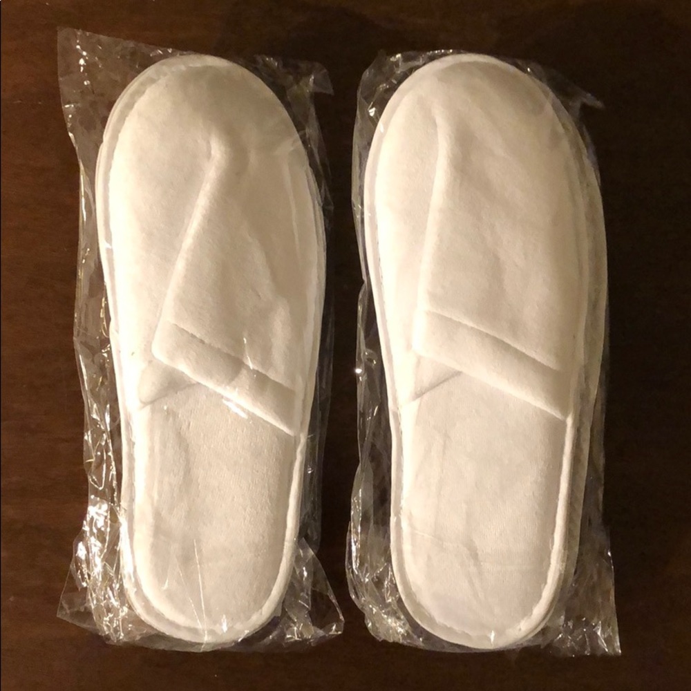 Set of 2 Pairs of White Luxury Spa Bath Slippers